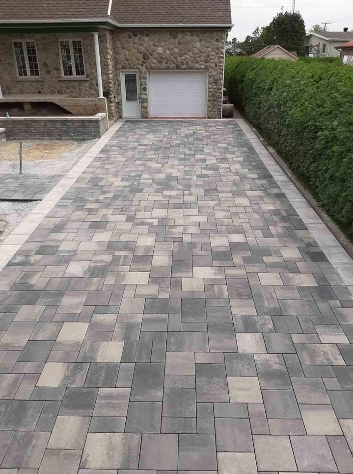 Pose de pavé en pierre naturelle Granby