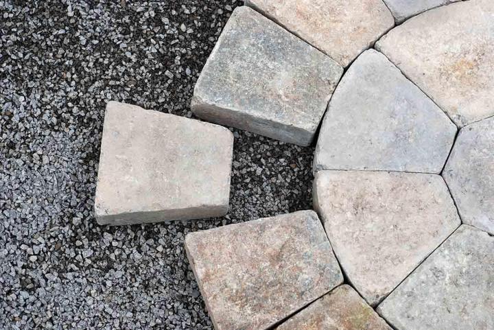 Pose de pavé en pierre naturelle Granby
